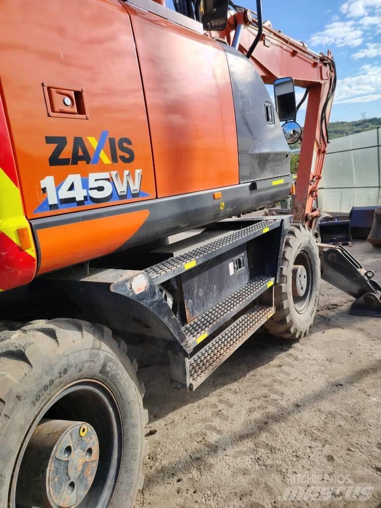 Hitachi ZX 145 Gumikerekes kotrók