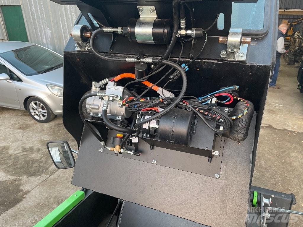 Kovaco Elise 900 Közepes (midi) kotrók 7 t - 12 t
