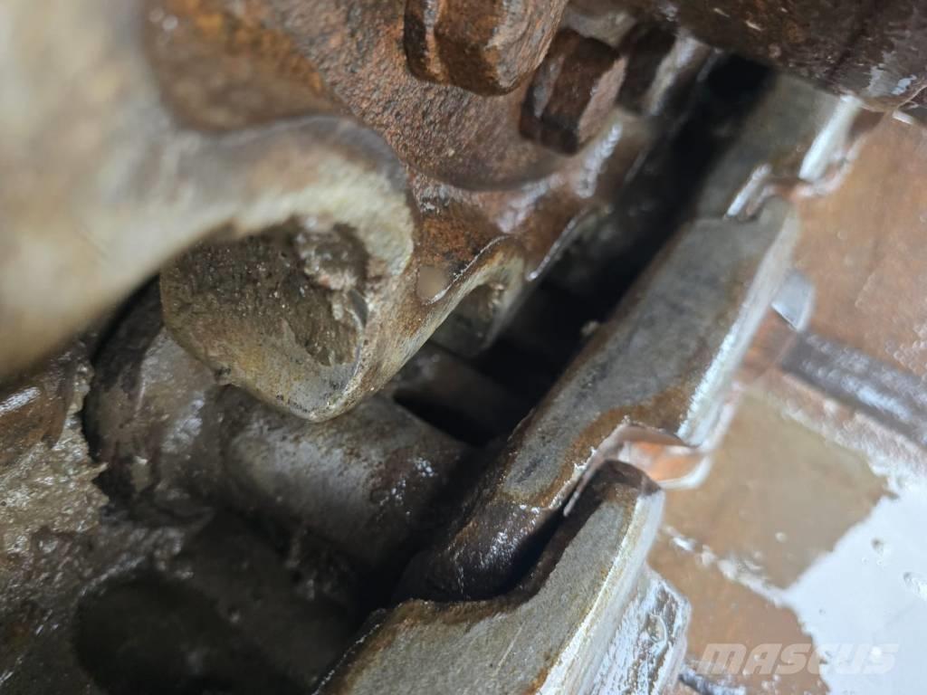 Hitachi ZX 210 Lánctalpas kotrók