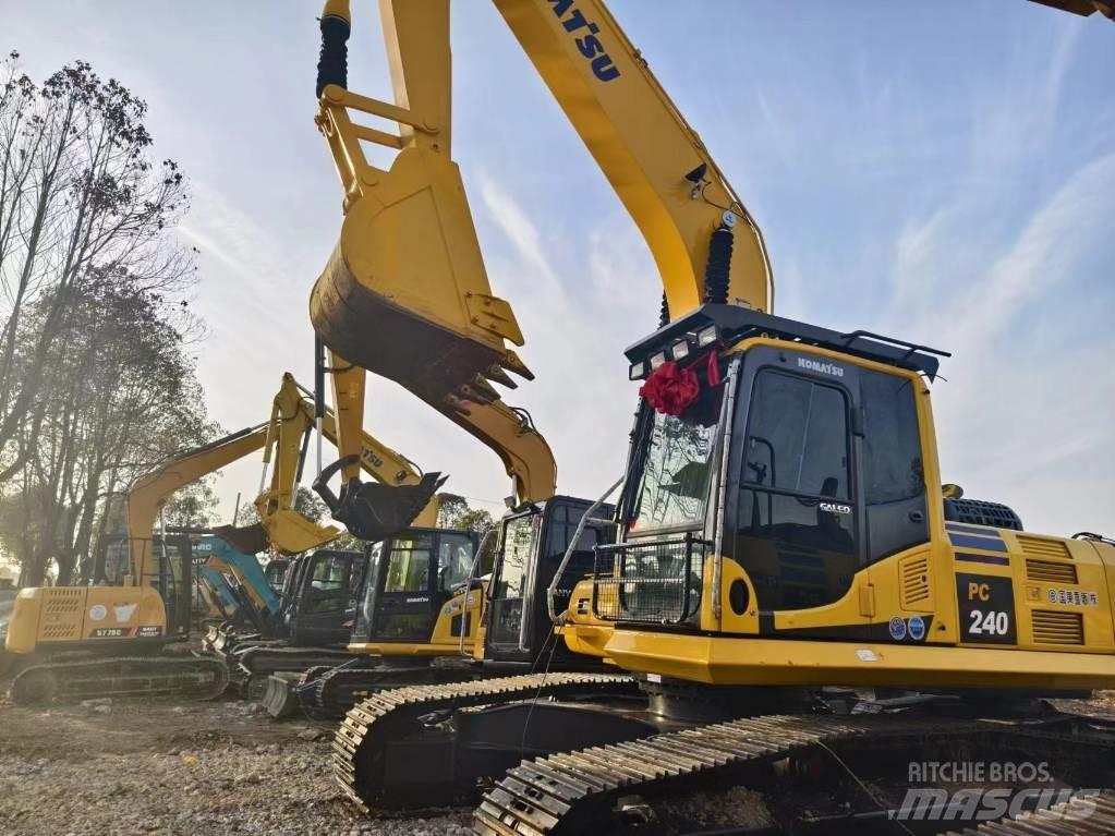 Komatsu PC240-8 Közepes (midi) kotrók 7 t - 12 t