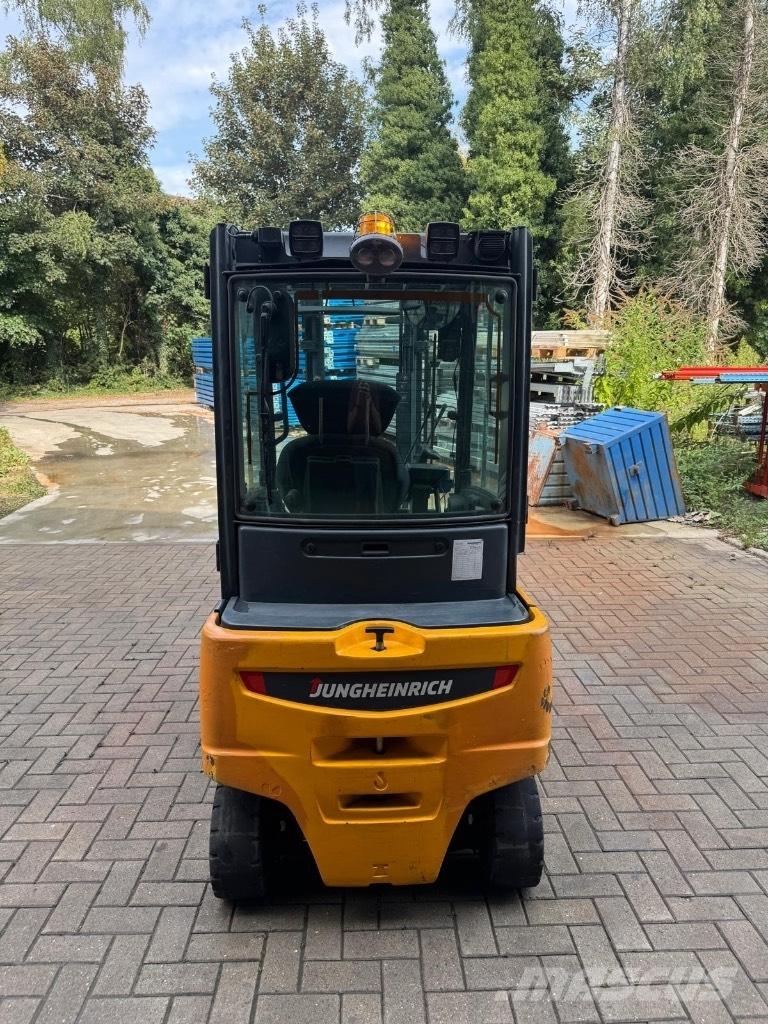 Jungheinrich EFG320 Elektromos targoncák