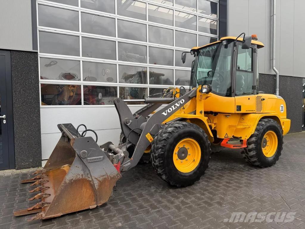 Volvo L30G Gumikerekes homlokrakodók