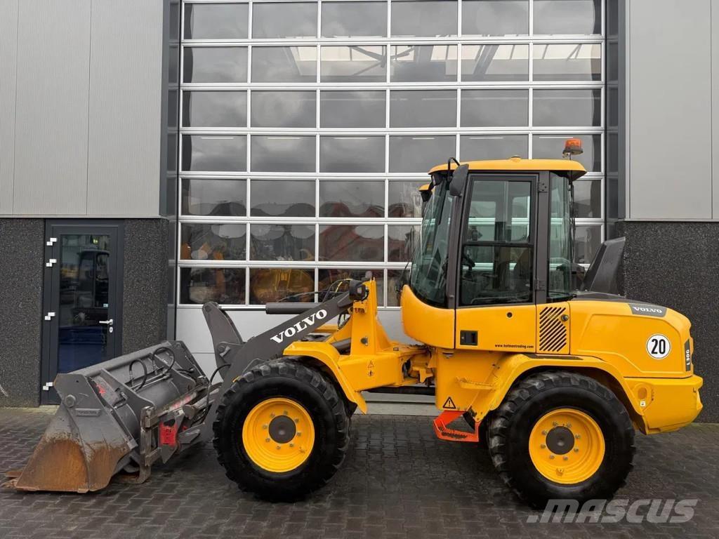 Volvo L30G Gumikerekes homlokrakodók