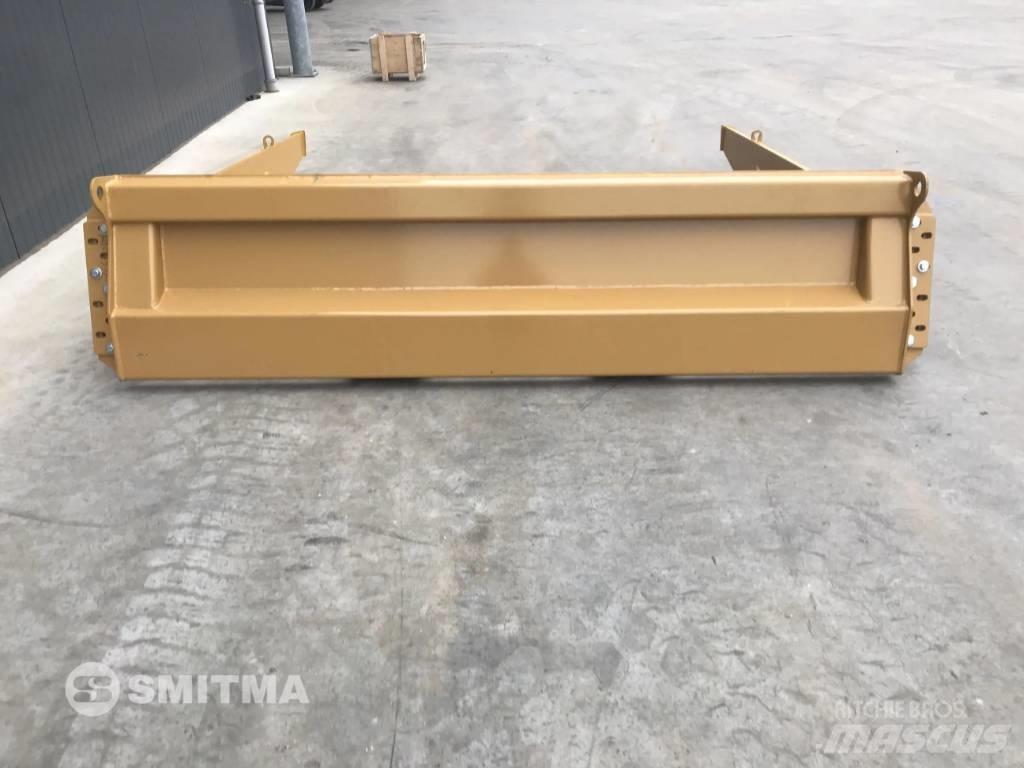 CAT 725C Tailgates
