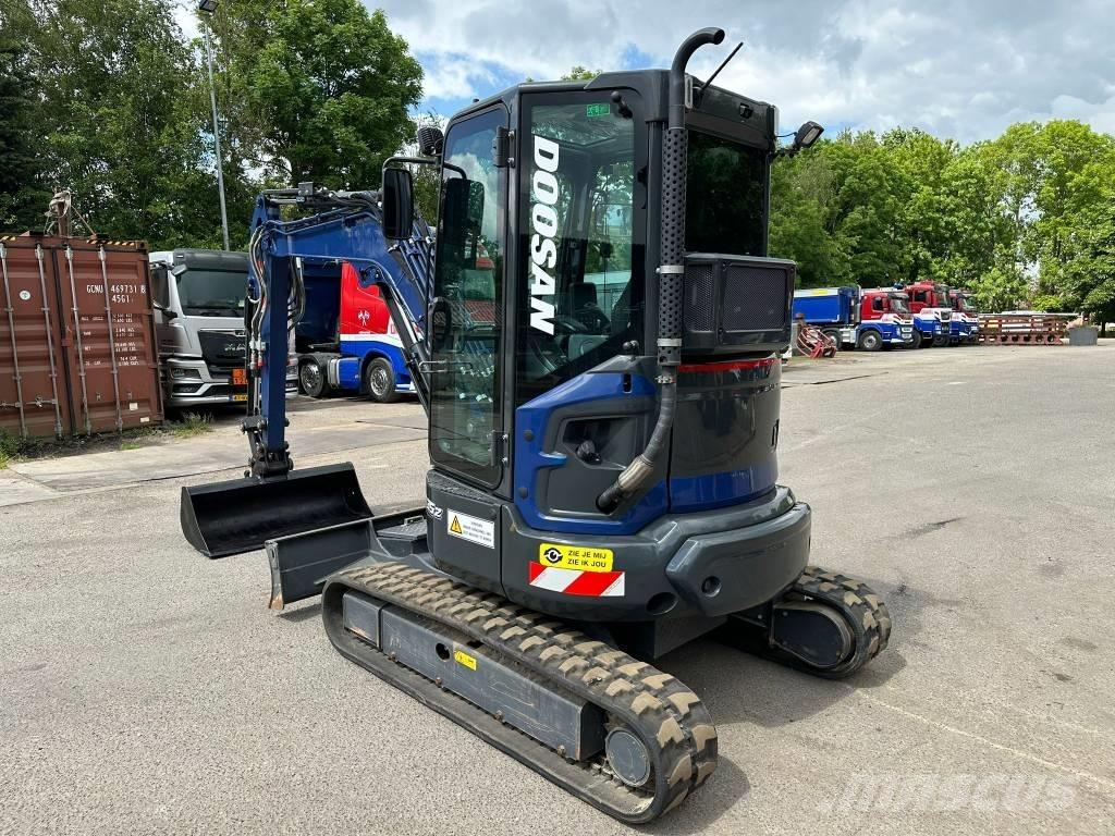 Doosan DX 35 Z Mini kotrók < 7t