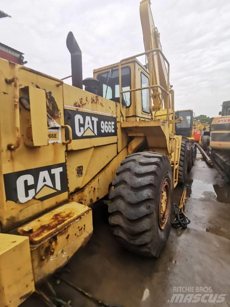 CAT 966E Gumikerekes homlokrakodók