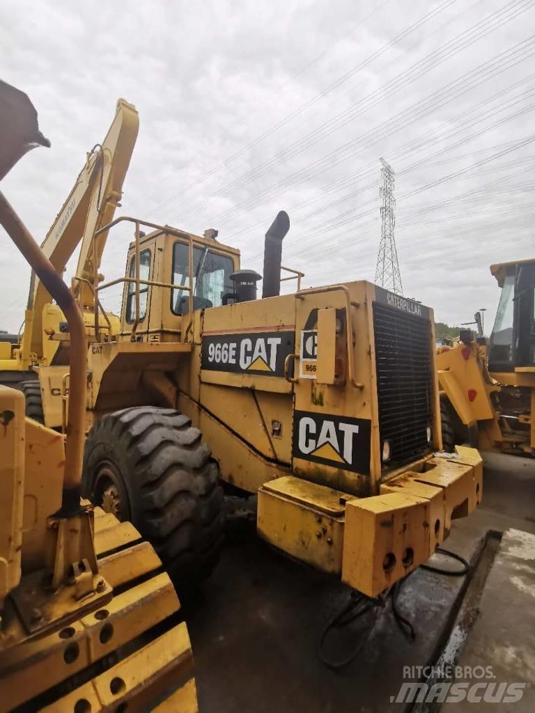 CAT 966E Gumikerekes homlokrakodók
