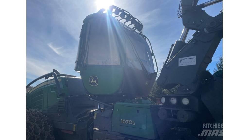 John Deere 1070 G Betakarítók