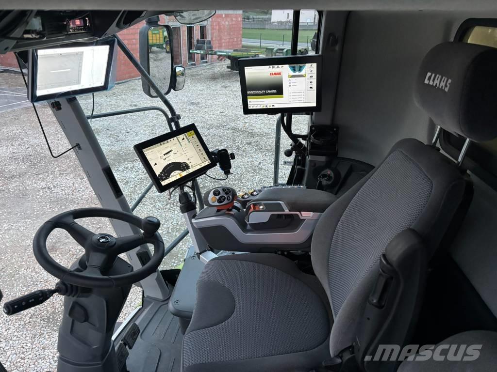 CLAAS Lexion 8900 TT Kombájnok