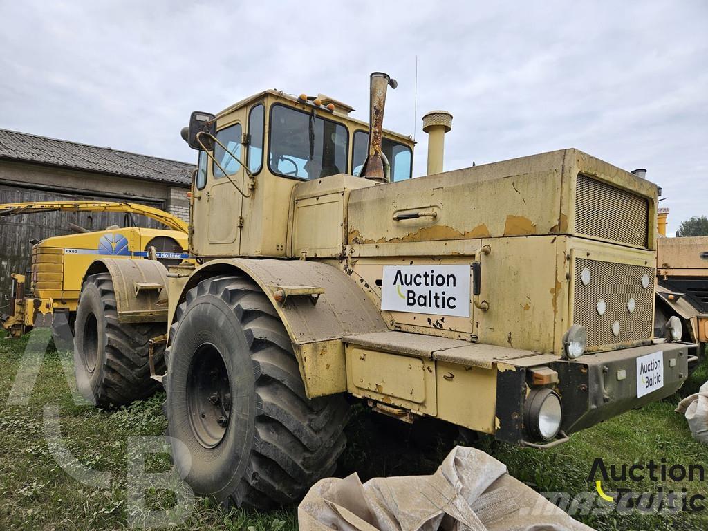  Kirovec K-701 Traktorok