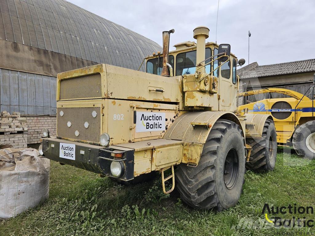  Kirovec K-701 Traktorok