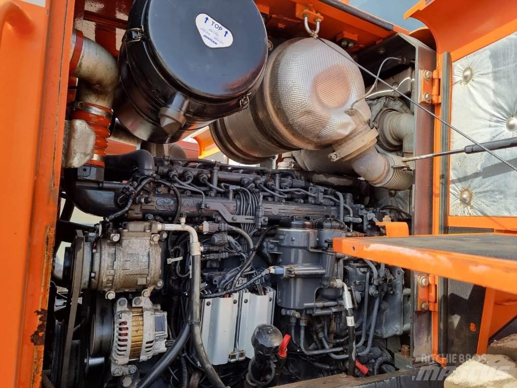 Doosan DL 300-5 Gumikerekes homlokrakodók