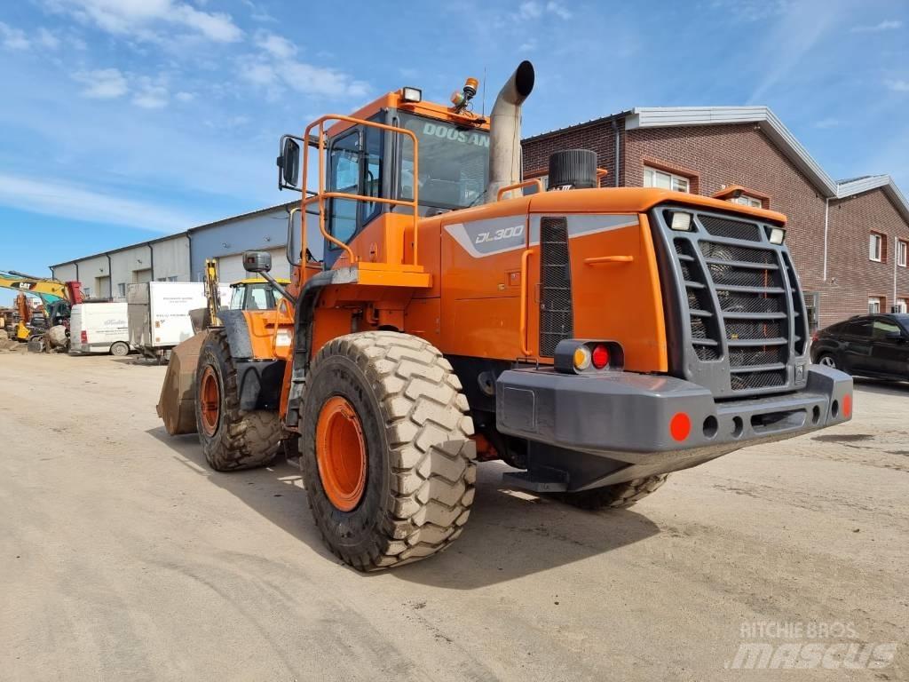 Doosan DL 300-5 Gumikerekes homlokrakodók