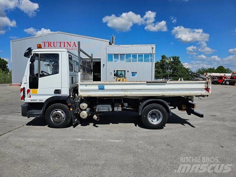 Iveco 80E 18 Platós / Ponyvás teherautók
