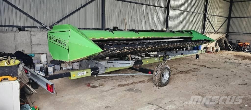 CLAAS Tucano 440 Kombájnok