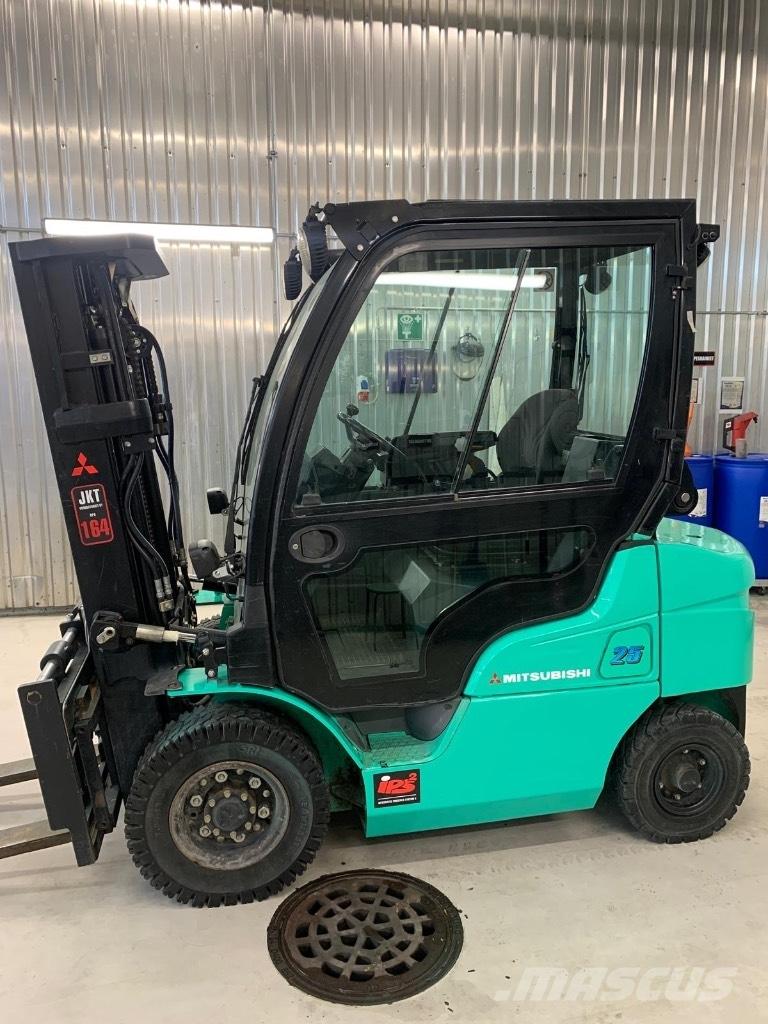 Mitsubishi FD 25 N2 Dízel targoncák