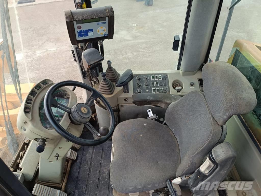 CASE 821C Gumikerekes homlokrakodók