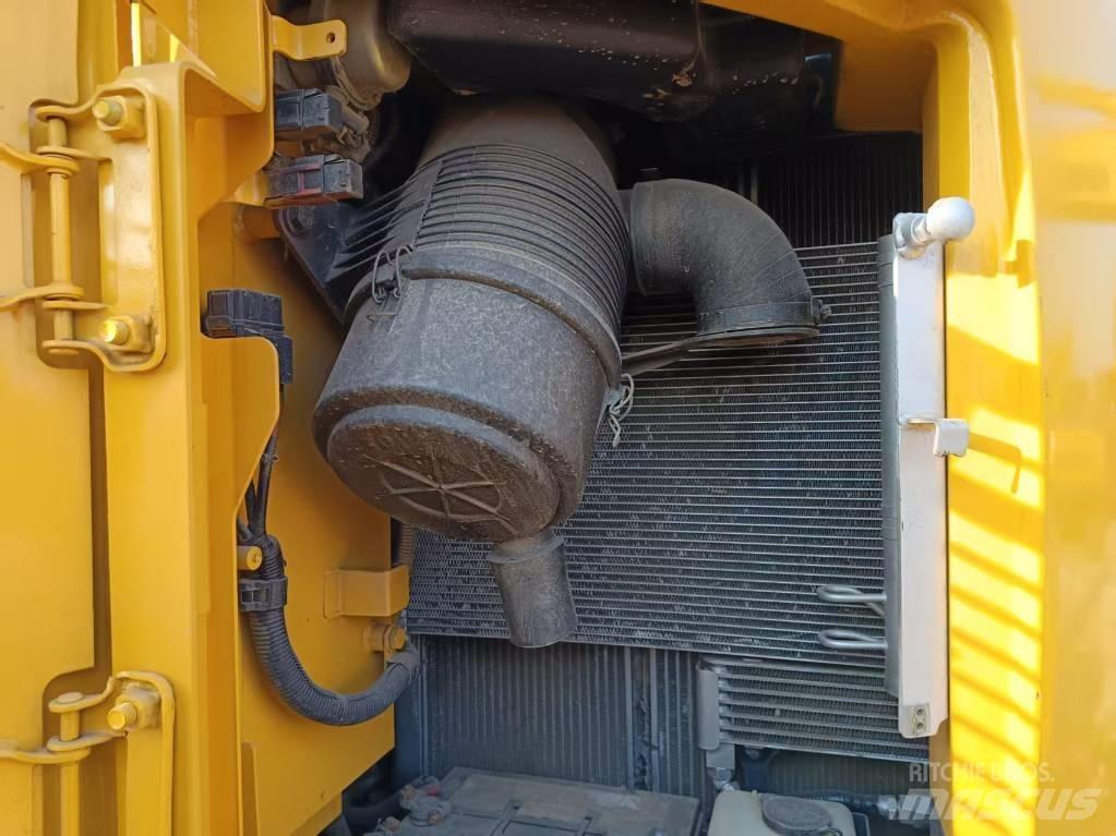 Komatsu PC138 Közepes (midi) kotrók 7 t - 12 t