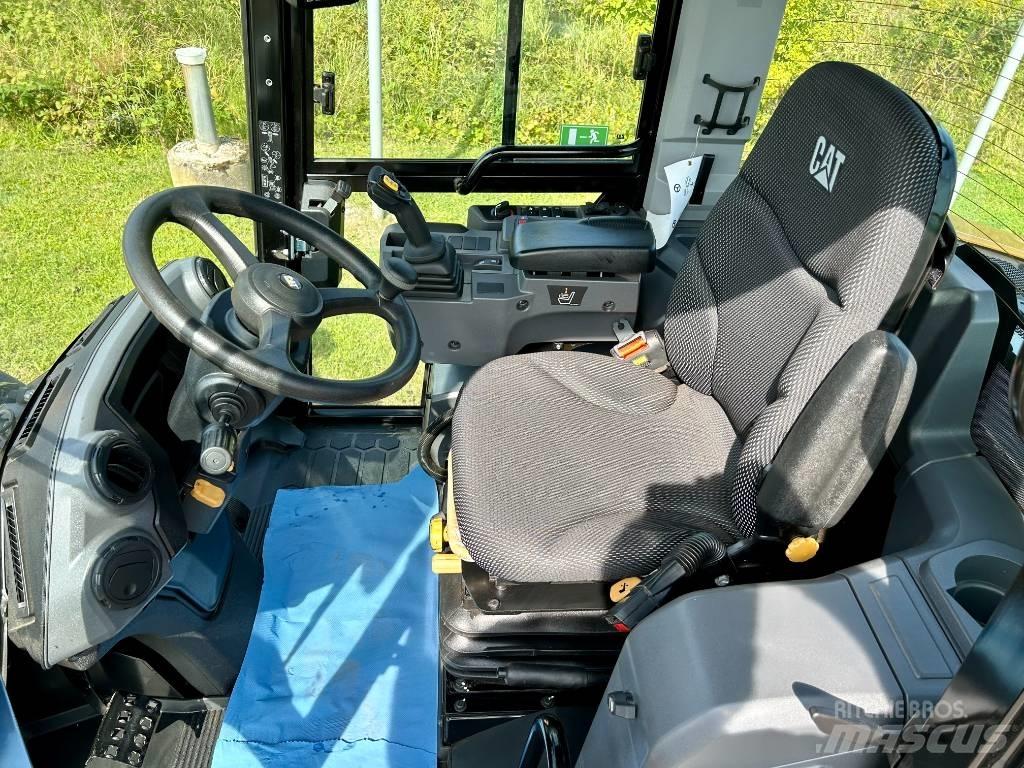 CAT 906 NG Gumikerekes homlokrakodók