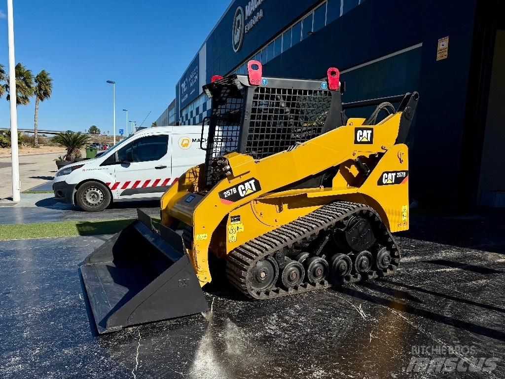 CAT 257 B Lánctalpas homlokrakodók