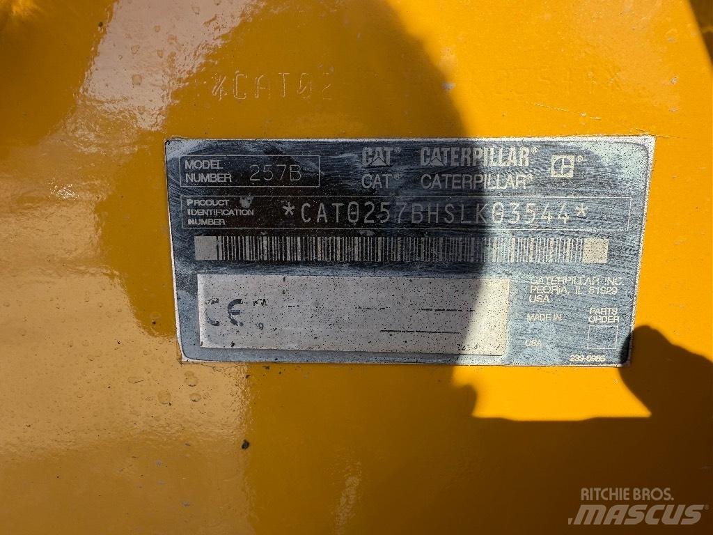 CAT 257 B Lánctalpas homlokrakodók