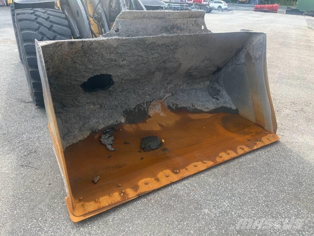 Volvo L 90 H Gumikerekes homlokrakodók