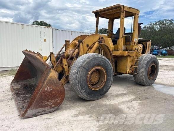 CAT 950 Gumikerekes homlokrakodók