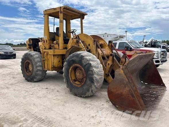 CAT 950 Gumikerekes homlokrakodók