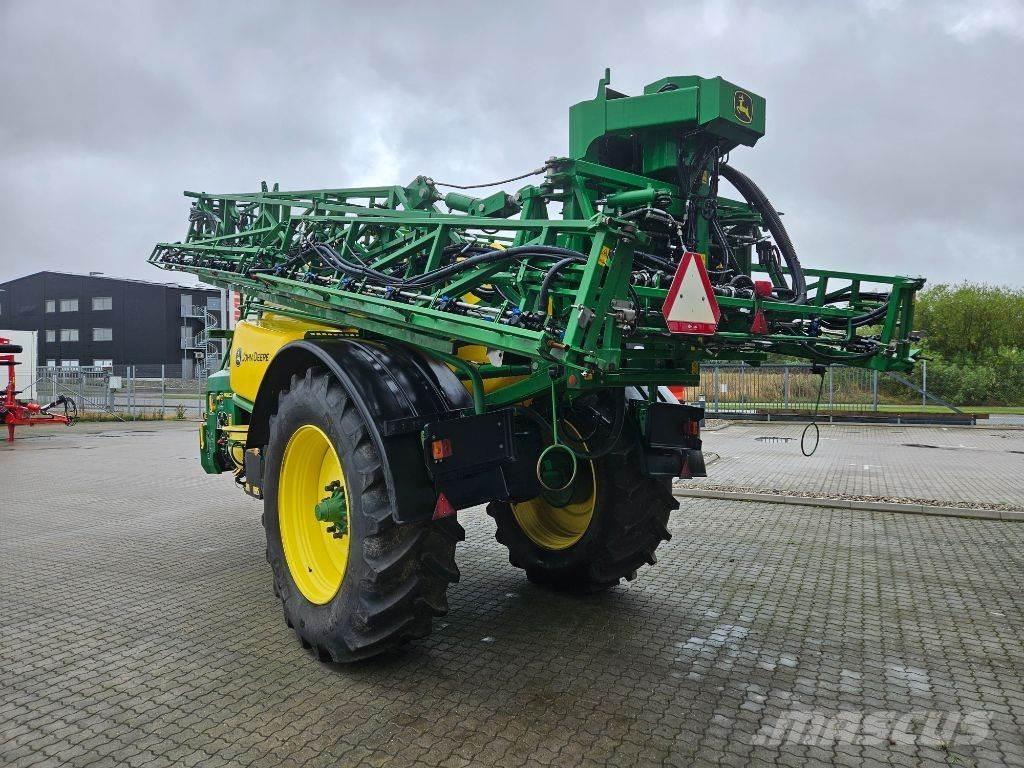 John Deere M692i Vontatott trágyaszórók