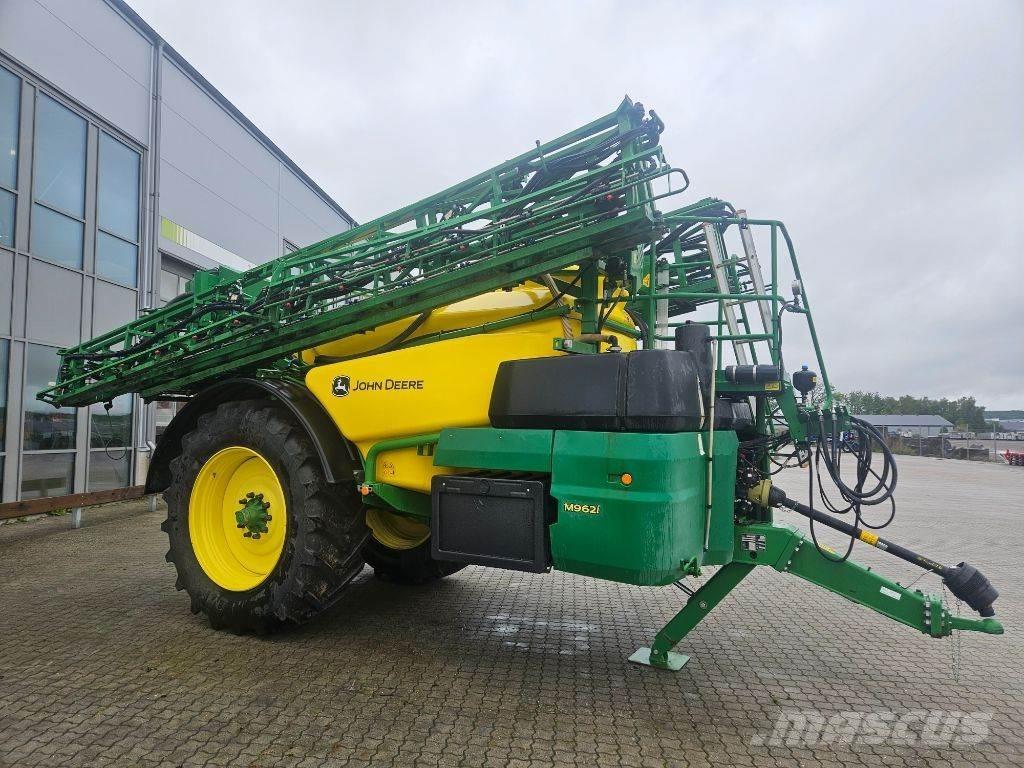 John Deere M692i Vontatott trágyaszórók