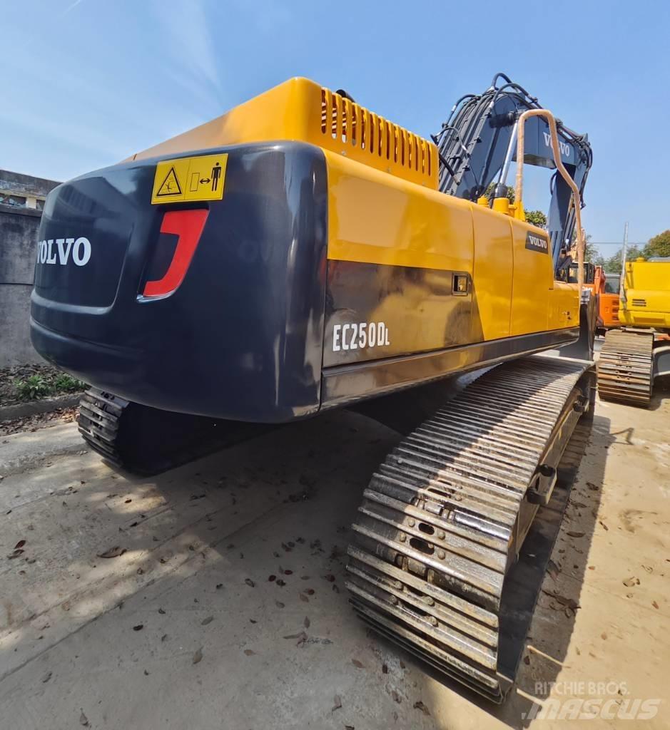 Volvo EC 250 D L Lánctalpas kotrók