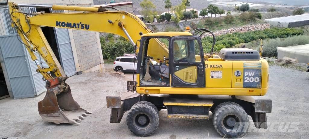 Komatsu PW 200-7 Gumikerekes kotrók