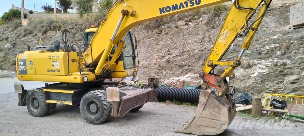 Komatsu PW 200-7 Gumikerekes kotrók