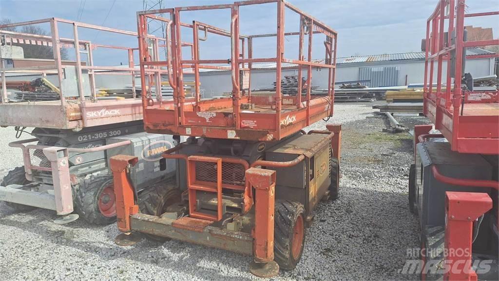 SkyJack SJ6832RTE Ollós emelők