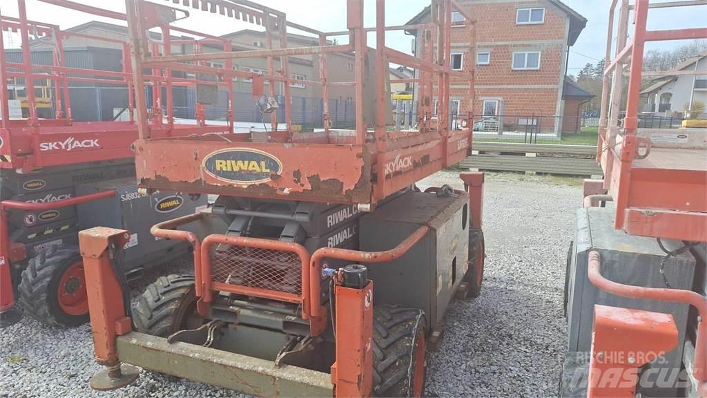 SkyJack SJ6832RTE Ollós emelők