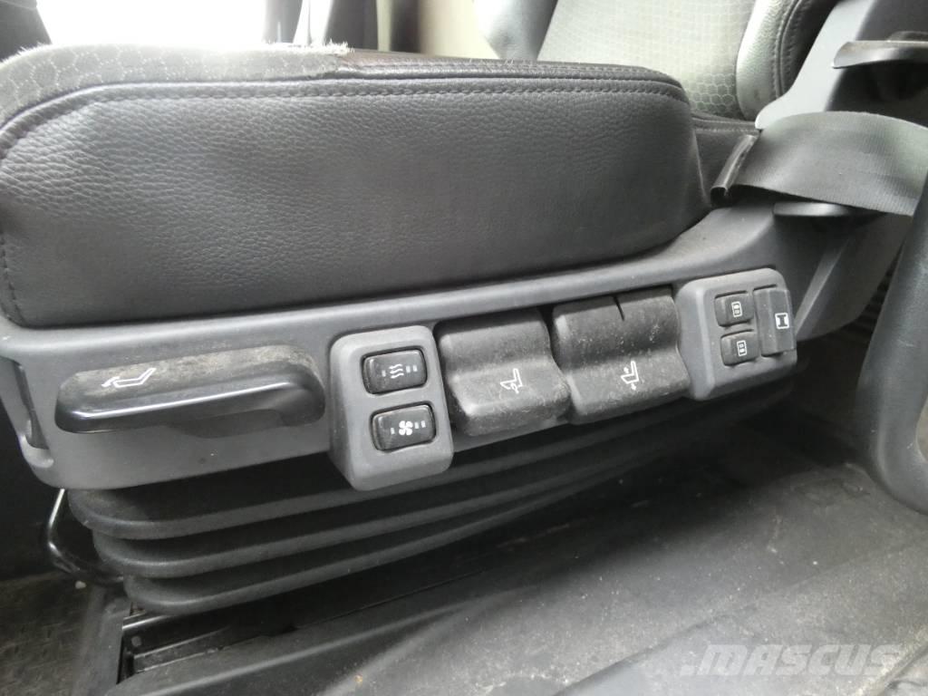 Scania P 250 Platós / Ponyvás teherautók