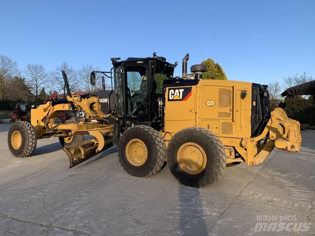 CAT 140 M 3 Gréderek