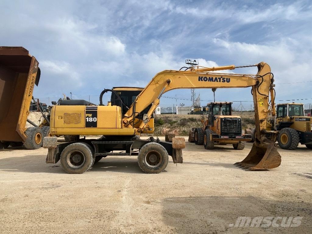 Komatsu PW 180 Gumikerekes kotrók