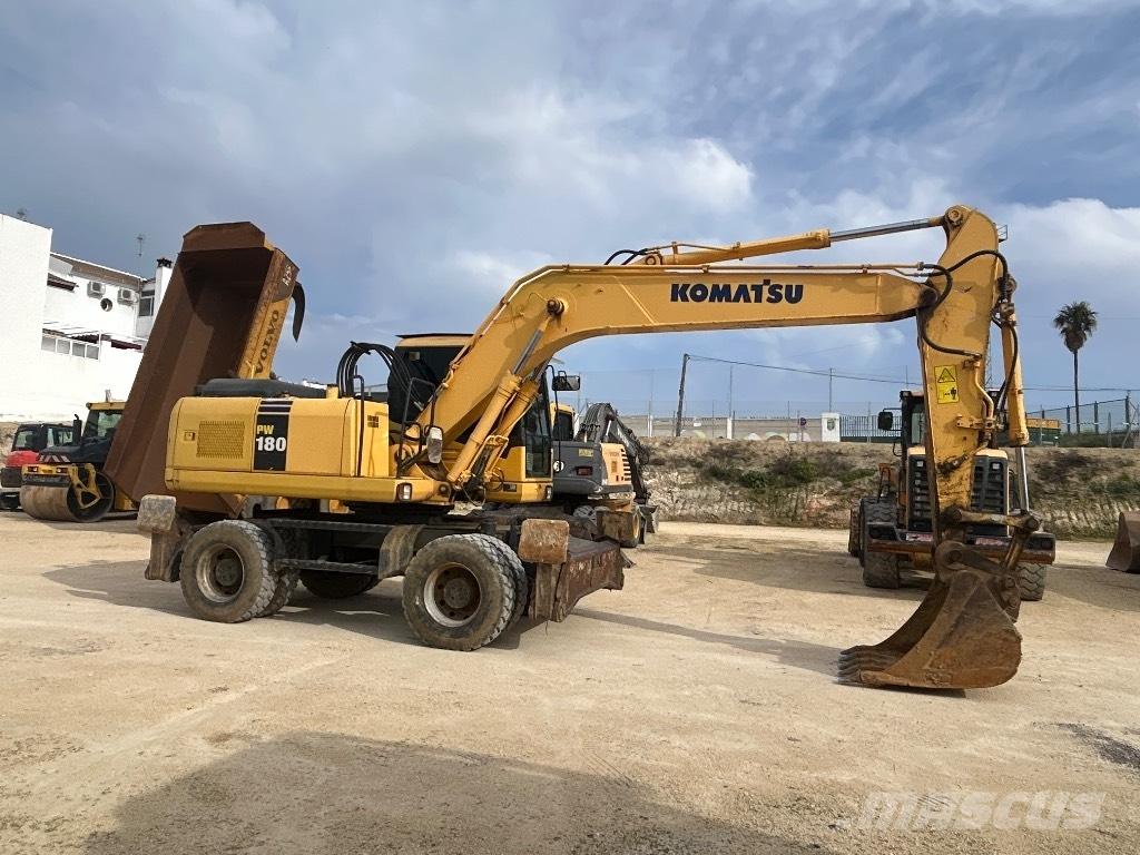 Komatsu PW 180 Gumikerekes kotrók