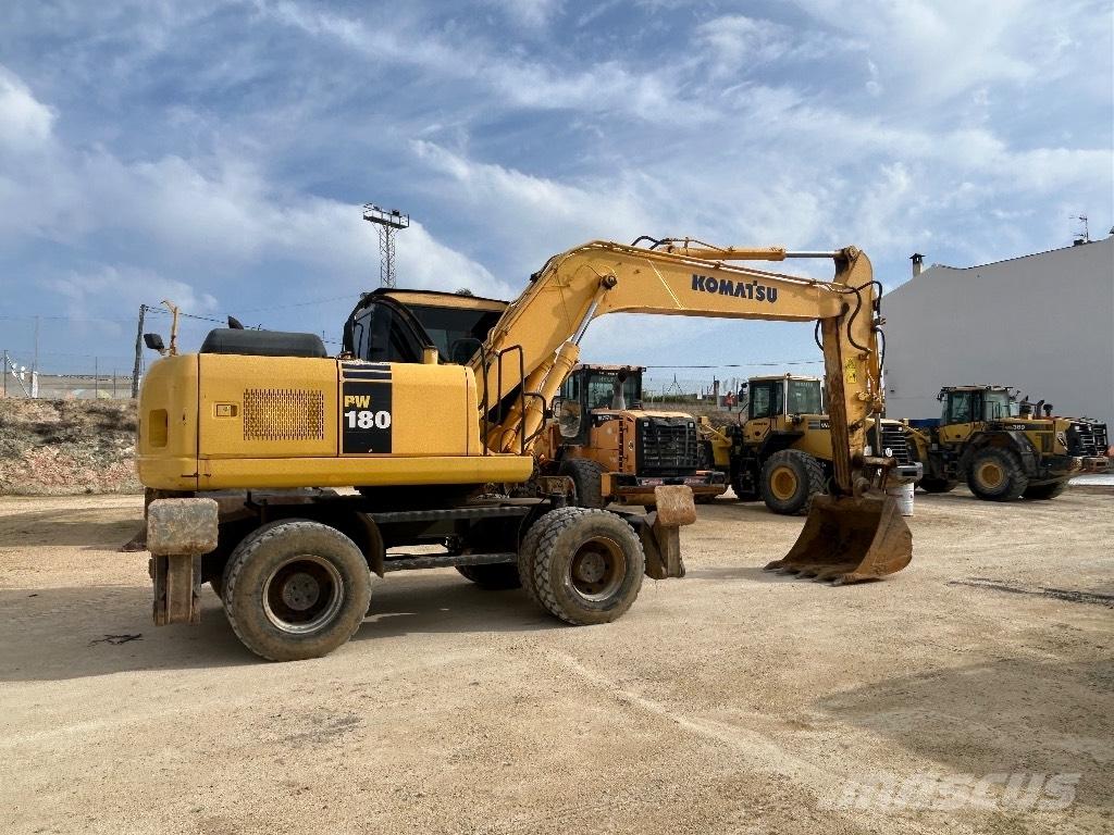 Komatsu PW 180 Gumikerekes kotrók