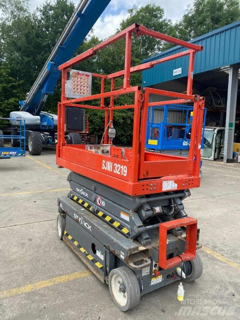 SkyJack SJ 3219 Ollós emelők
