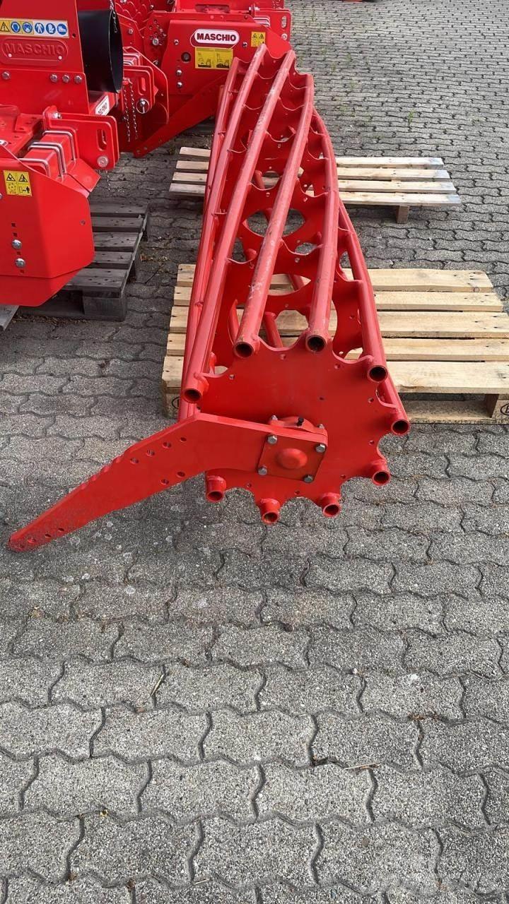 Kuhn Maxirohrwalze Vontatott vibrátoros hengerek