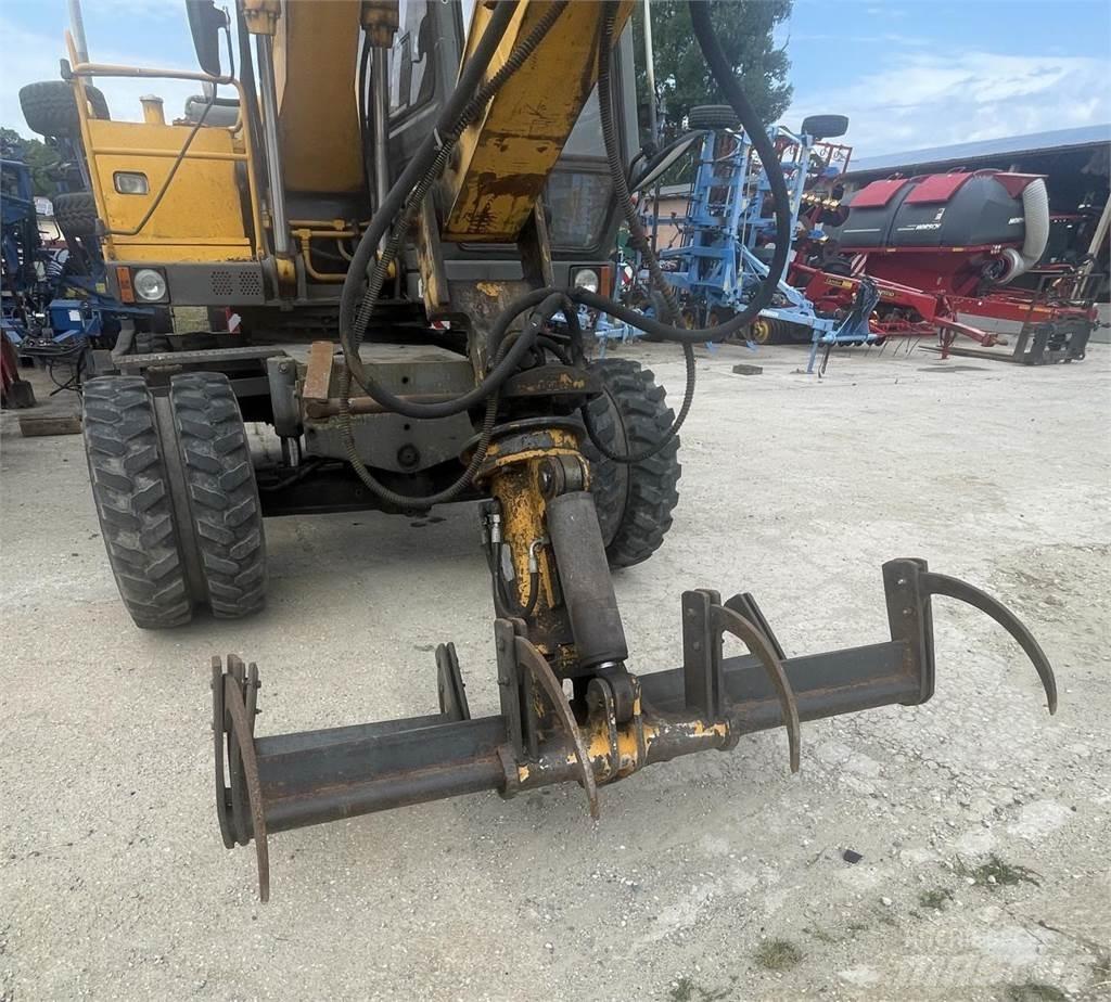 JCB 130 W Gumikerekes kotrók