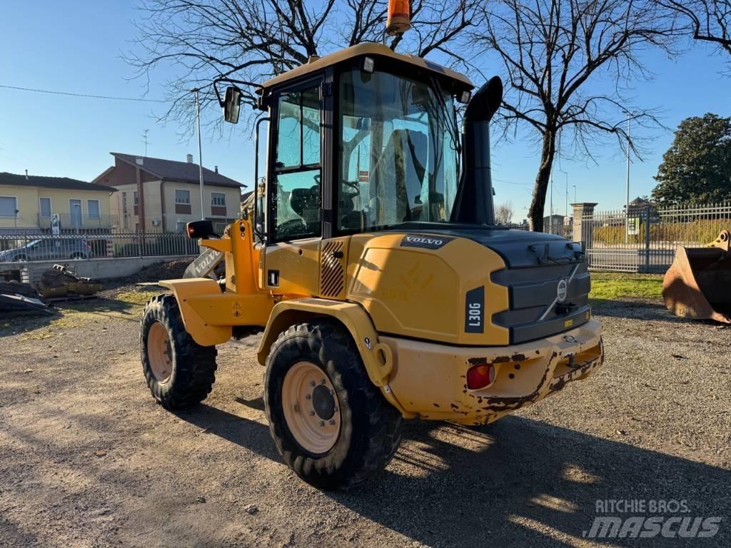 Volvo L 30 G Gumikerekes homlokrakodók