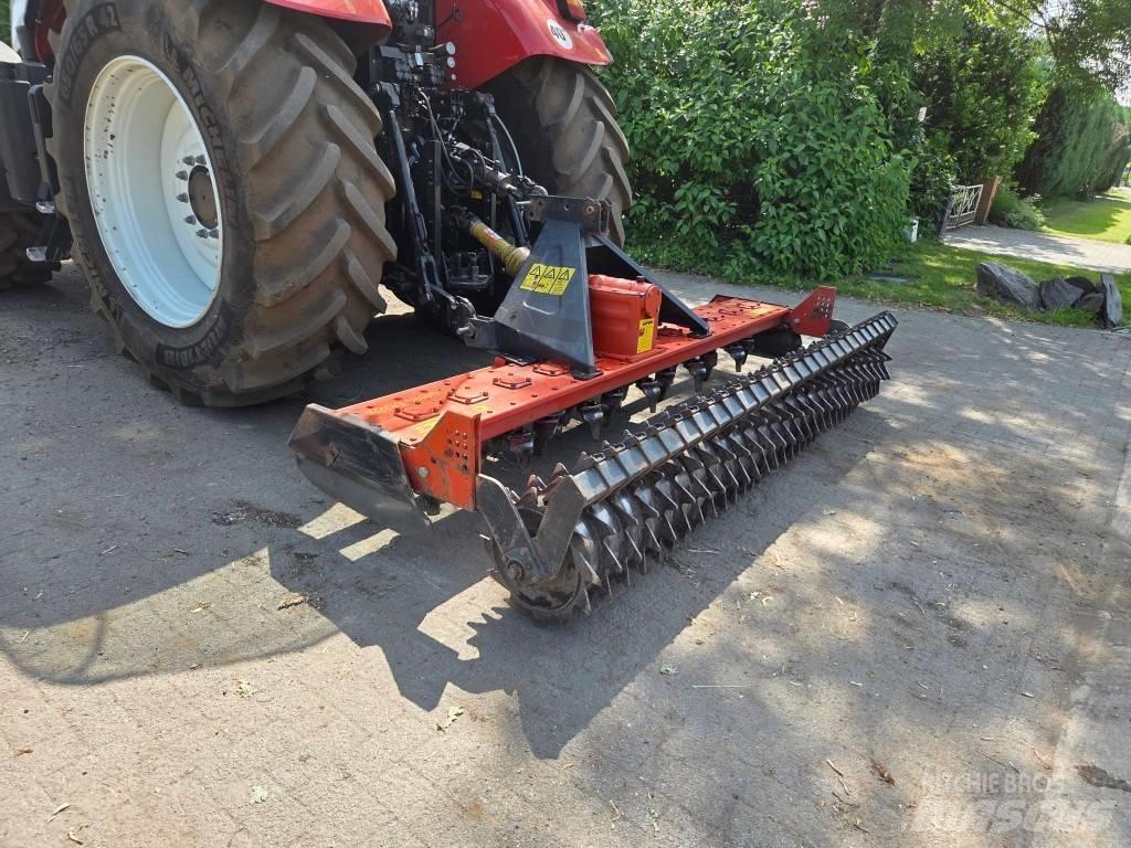  Compact mod. 3000 Kardánhajtású ekék és Forgó-boronák