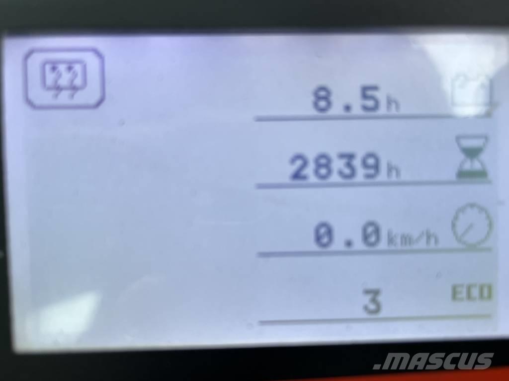 Linde P80     V-4202 Vontatótargonca