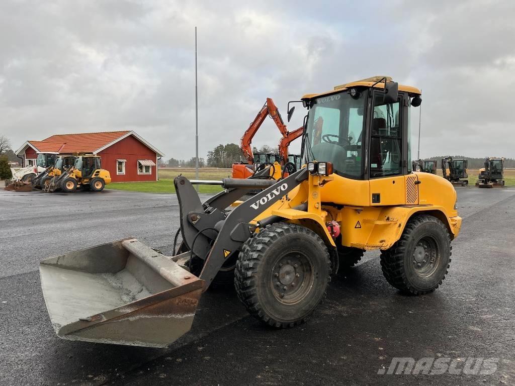 Volvo L 30 B Pro Gumikerekes homlokrakodók