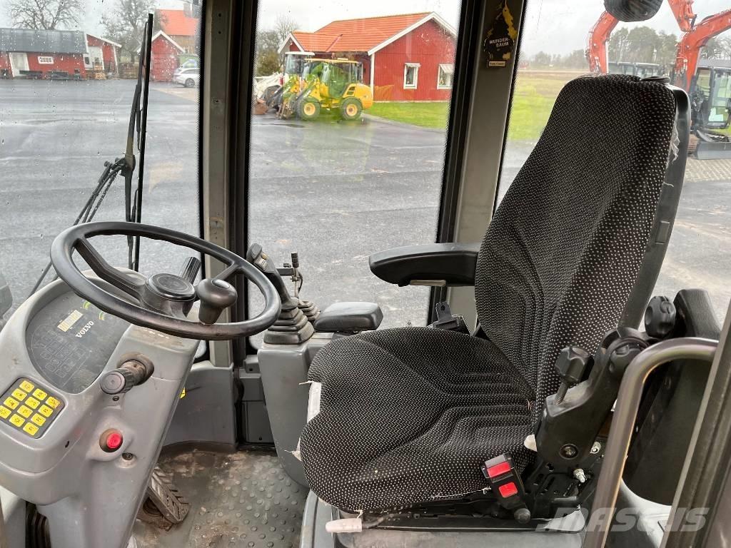 Volvo L 30 B Pro Gumikerekes homlokrakodók