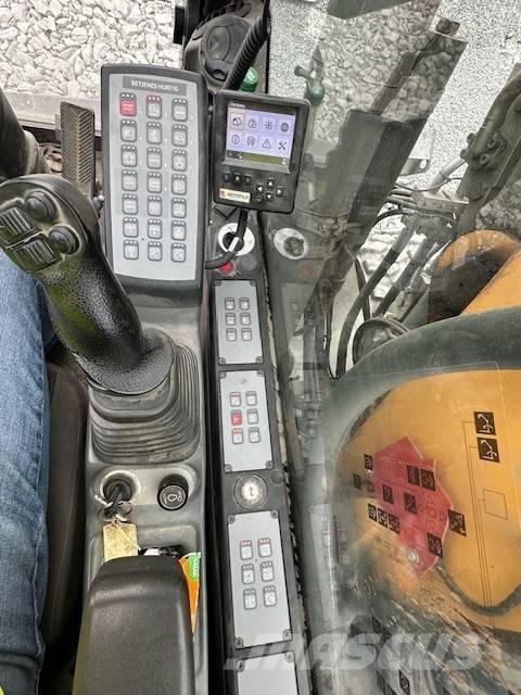 Liebherr A 916 Gumikerekes kotrók