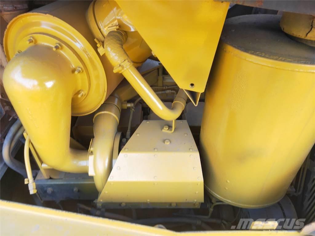 Komatsu D155AX-5 lánctalpas dózerek
